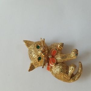Vintage Cat With Green Emerald Eyes And Gold Plated Brooch